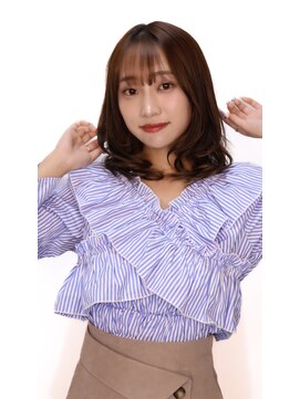 女子力高めの緩いカールスタイル