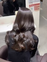 アウラ 近鉄八尾駅前店(Aura)&nbsp;柔らかアッシュカラー×レイヤー巻き髪