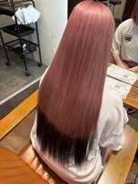アン(Hair make un) ピンクベージュ×ブラック デザインカラー