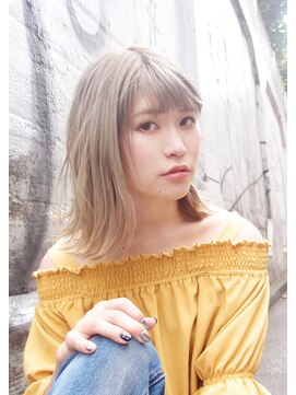 エーダブリュー(AW) 切りっぱなしボブ、クリアシルバーグレーカラー