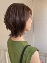 ロカ(roka)&nbsp;ショートウルフ　外ハネ　ひし形シルエット