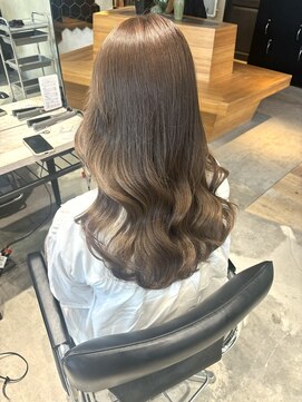 マジコ 原宿(Magico) ベージュ　× 韓国風ヨシンモリヘア