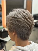 白髪を活かしたグレーカラースタイル