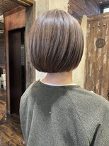 リノ カルバリ(Lino Calbari)&nbsp;白髪活かしグレージュボブ