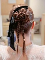 フォーエス(4S)&nbsp;タイトねじねじアレンジ　～結婚式お呼ばれヘア～