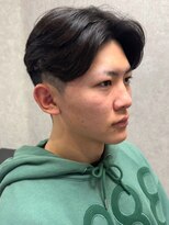 ディスイズバーバーフォース(THIS IS BARBER 4th)&nbsp;センターパート ツーブロック フェザーパーマ 毛流れパーマ 30代