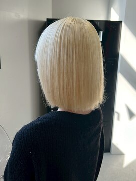 Beleza 川越 -ブリーチ・ハイトーン・ダブルカラー・エクステ・羽エクステ- 17882髪質改善ミルクティーブロンドレイヤーシャンパンベージュ