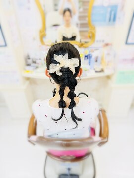 美容室 ティンカーベル 編みおろしヘア