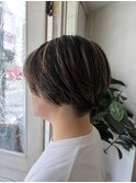 ハンサムショート抜きっぱなしハイライトスタイル2026白髪ぼかし