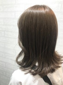 ジーナ 新宿(Zina) ベージュカラーロブ