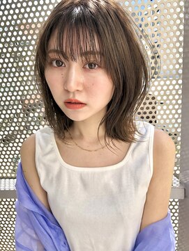 リタ(Lita) 外ハネゆるウェーブ　小顔　透けバング　レイヤー