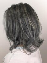 【AUBE HAIR】ホワイトグレージュ_外ハネロブ