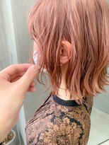 テトヘアー(teto hair) 外はねボブ、ピンクベージュ、淡いピンク、2回ブリーチ