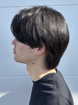 ヒュイル バイ ニアウ(Hwyl by Niau) メンズサロンマッシュウルフセンターパートニュアンスパーマ眉毛