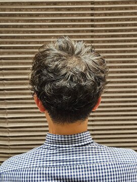 スカイ 大手町プレイス店 ツーブロック、パーマ〈理容室〉