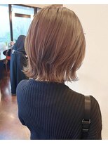 ティーシェル(TIECHEL)&nbsp;小顔イメチェン、ブルーグレージュカラーくびれレイヤーボブ