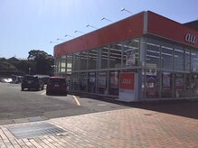 auさん横から駐車場に入ります。