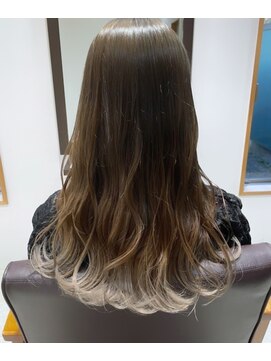 ストロベリー ワン アート(Strawberry one art) イメチェンスタイル・グラデーションカラー