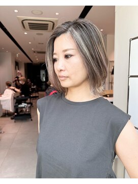 ステア ケース(stair case) 地毛残しハイライト　ブロンド　30代40代