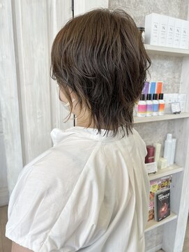 キャアリー(Caary) 福山市美容師求人スタッフ募集秋ヘアウルフカットインナーカラー