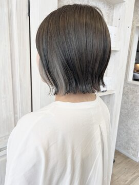 キャアリー(Caary) 福山市美容師求人スタッフ募集外ハネボブ韓国風インナーシルバー