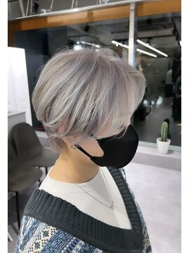 ファイブバイジエクト 堀江(FIVE by The Ect) ハンサムショートブリーチカラーシルバーアッシュグレージュ◎s