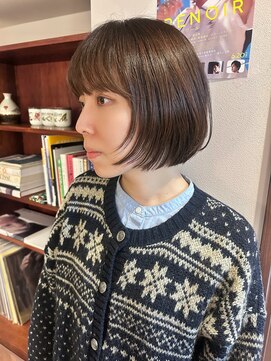 顔まわりのレイヤーで抜け感をつくるナチュラルボブ