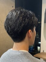 ブルニール 心斎橋(BLEUNIR) センターパート 刈り上げ 韓国ヘア ツーブロック