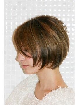アンプレヴーアジュテ(Impre'vu ajoute) 女性らしいショート