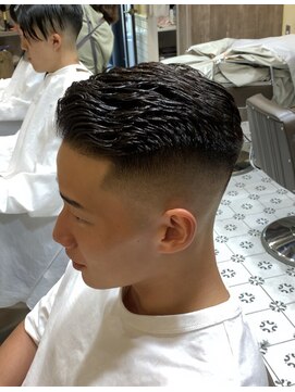 グルーマーズトウキョウ 渋谷店(GROOMER/S TOKYO) サイドパート　コテパーマ　アイロンパーマ　濡れパン　バーバー