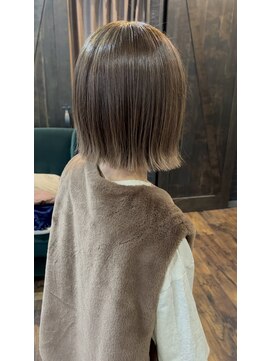 ツインエイト(Twin eight) 切りっぱなしボブ