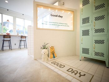 グッドデイ(Good day)の写真/【第二佐真下から徒歩1分】白と青を基調とした安らぎを感じられる空間♪清潔感あり◎