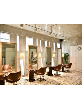 一人のstylistが最後まで担当◎前回の施術から先まで見越して提案☆髪質を見極め、あなただけのスタイルを!