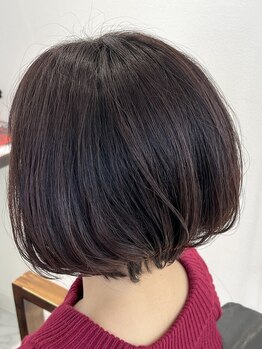 ヘアーアンドフェイス フレンド(HAIR&FACE FRIEND)の写真/どの角度からみても美しいデザインで、鏡を見るたび、少し気持ちが軽くなる*キレイが続く大人ショート◎