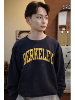 エディ(Edy) メンズセンターパートニュアンスパーマ刈り上げブラウンカラー