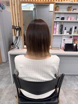 コロレ(COLORE) 縮毛矯正×グラデーションカラー×切りっぱなしボブ