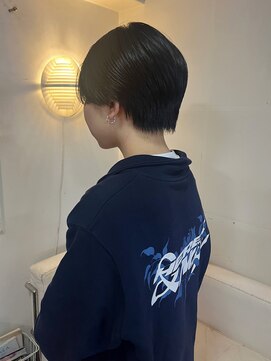 タヴィ(Tavi) 前髪長めのハンサムショートヘア/ショートカット/大人ショート