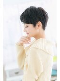 オシャレ上級者の黒髪ベリーショート