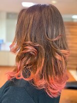 アークスヘアー&nbsp;大人かわいい小顔☆映えるピンク×外ハネウルフボブディ