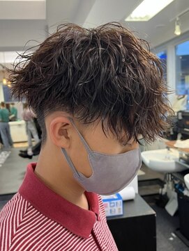 ウェイビーエフティフィフス 横浜西口(WAVEY ft.fifth) ツイストスパイラルパーマ波巻きスパイラルパーマツーブロック