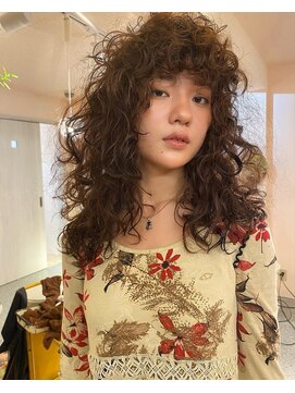 トゥーグッド(too good) ロングレイヤーのカーリーヘア