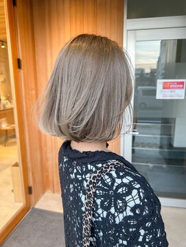 アルジャーノンシロ(ALGERNON shiro) ミディアムレイヤー/顔周りレイヤー/ミルクティー/ボブ/竹内哲太