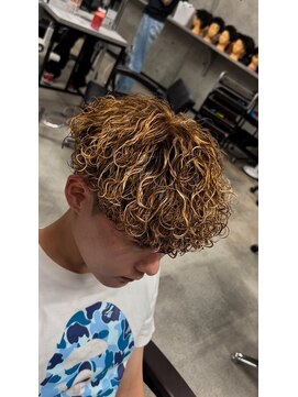 イーラ(era) 波巻きパーマパーマ/メンズ/刈り上げ/眉毛/ツイスト