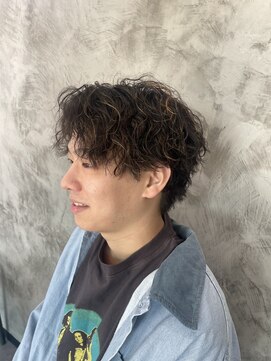 イージーボールド(Yeezy Bold) 波巻きパーマ