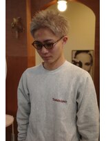 エディ(Edy)&nbsp;スパイキーショート刈り上げ抜きっぱなしブロンド眉毛カット