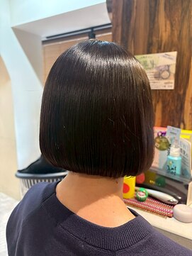 ヘアリゾート粋 トゥジュ 池袋東口店(tujuh) 艶髪/グレージュ/ストレート/ショートボブ
