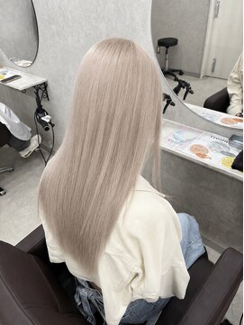 アン(Hair make un) ホワイトミルクティー/ミルクティーベージュ/ベージュ/ブリーチ