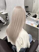 アン(Hair make un) ホワイトミルクティー/ミルクティーベージュ/ベージュ/ブリーチ