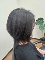 ヒビ(hibi)&nbsp;軽やか外ハネ大人ウルフ