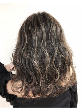 バズ ビー(BUZZ Bee) ハイライト×アッシュベージュ☆【梅田】